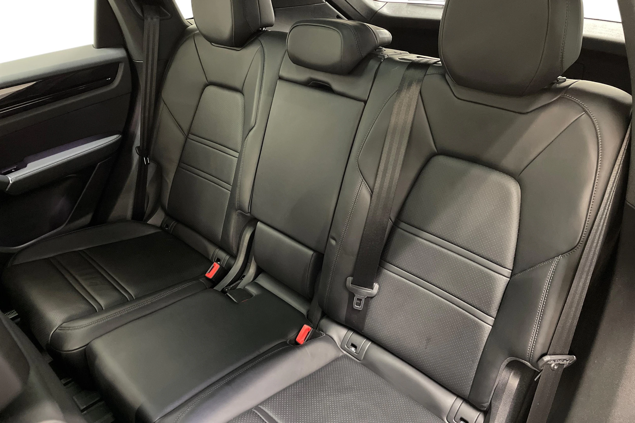musta Porsche Cayenne 2021 kuva 9.