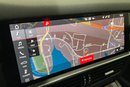 musta Porsche Cayenne 2021 kuva 11.