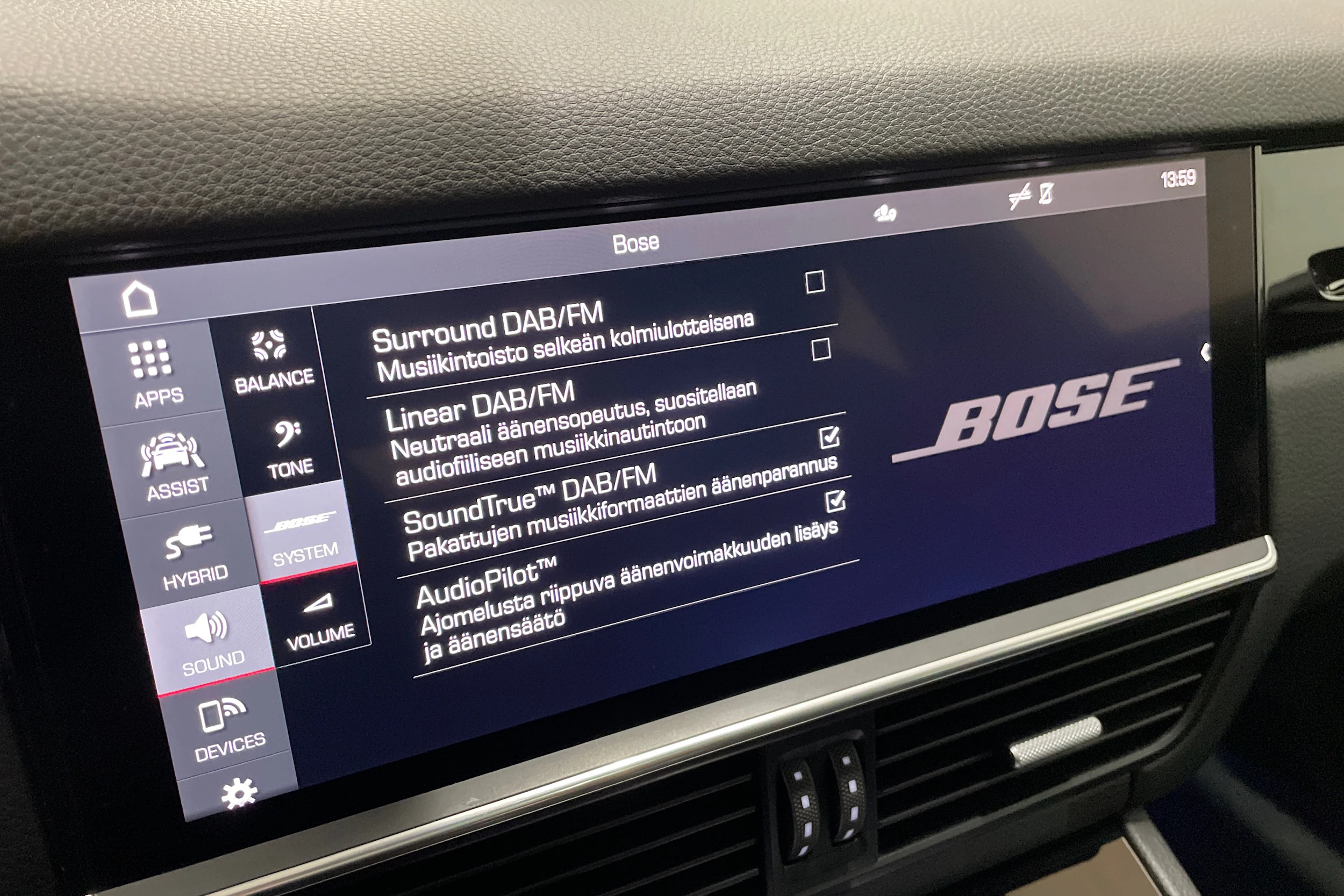 musta Porsche Cayenne 2021 kuva 12.