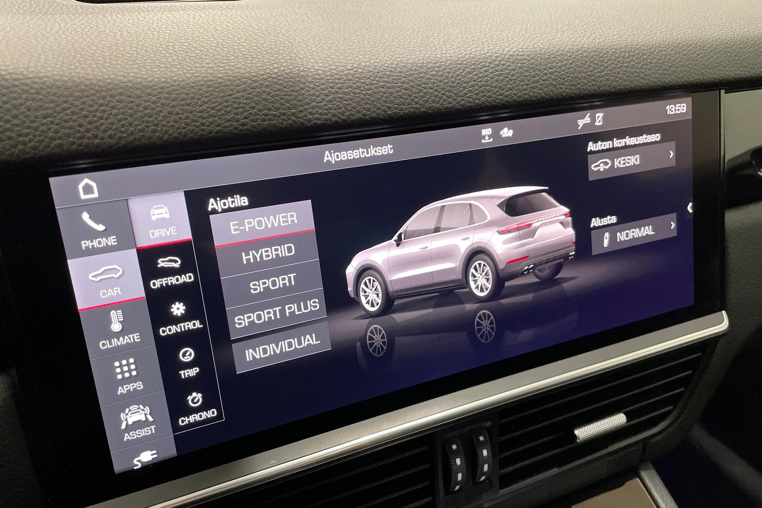 musta Porsche Cayenne 2021 kuva 13.
