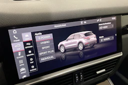 musta Porsche Cayenne 2021 kuva 13.