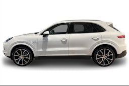 Valkoinen Porsche Cayenne 2021 kuva 5.