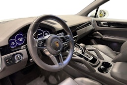 Valkoinen Porsche Cayenne 2021 kuva 6.