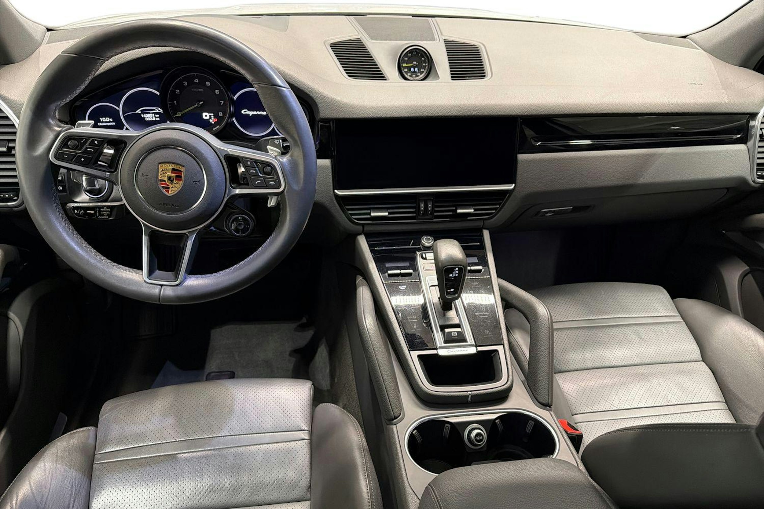 Valkoinen Porsche Cayenne 2021 kuva 7.