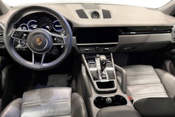 Valkoinen Porsche Cayenne 2021 kuva 7.