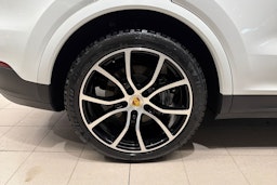 Valkoinen Porsche Cayenne 2021 kuva 10.