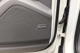 Valkoinen Porsche Cayenne 2021 kuva 12.