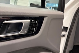 Valkoinen Porsche Cayenne 2021 kuva 13.