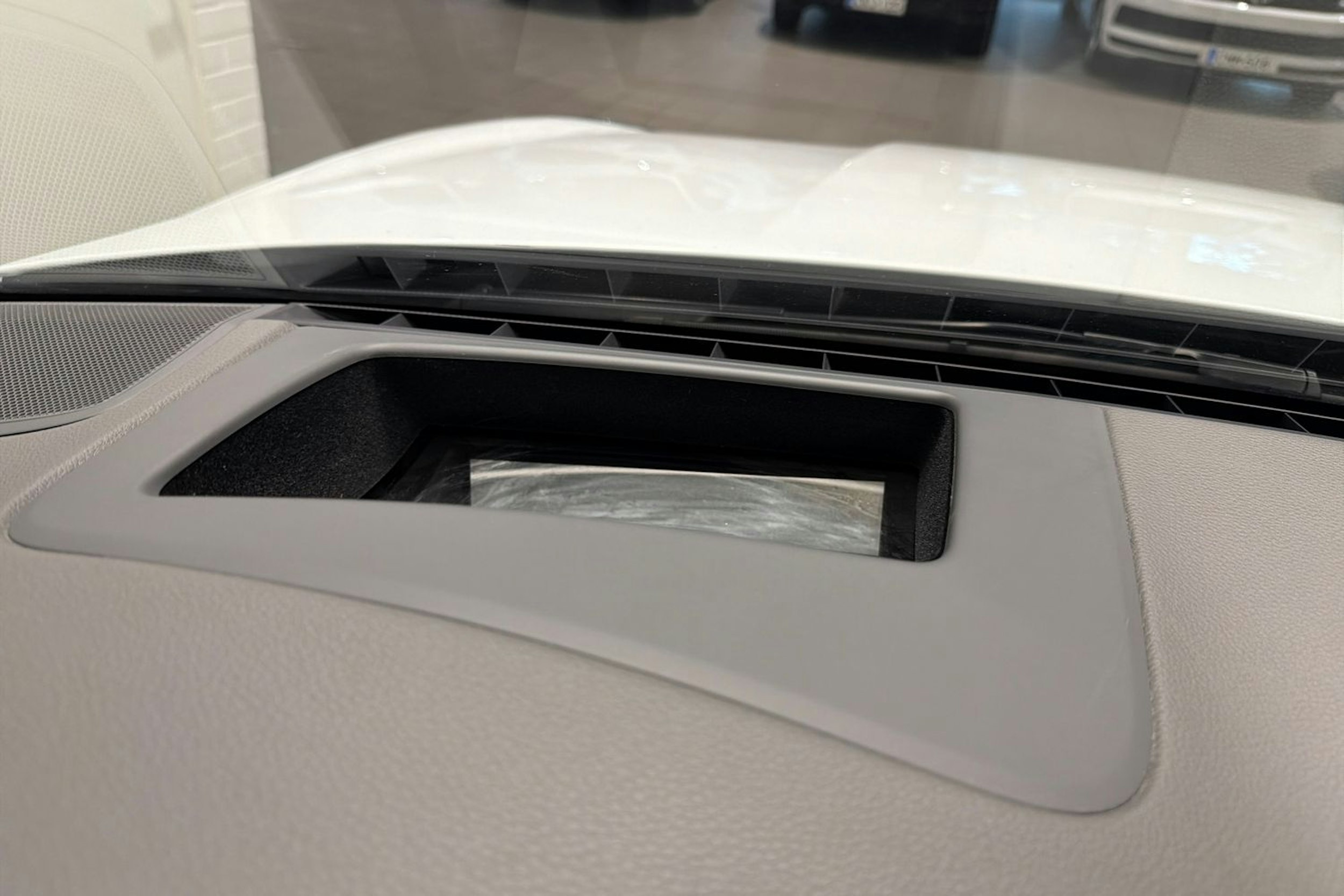 Valkoinen Porsche Cayenne 2021 kuva 16.