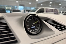 Valkoinen Porsche Cayenne 2021 kuva 17.