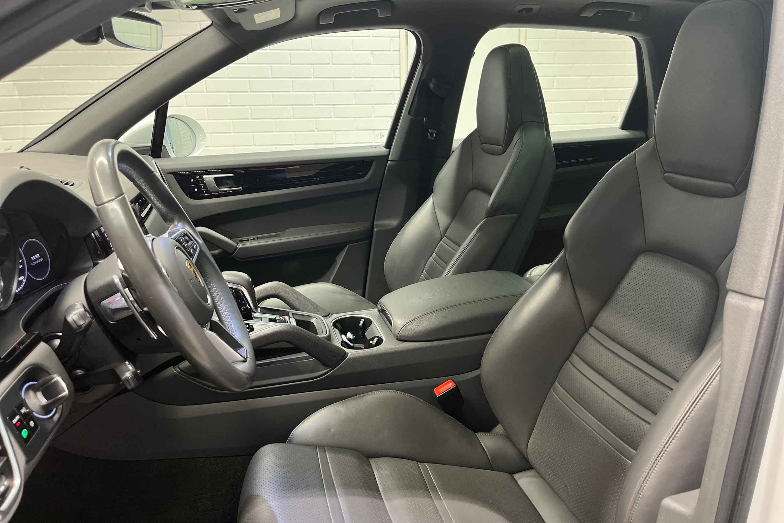 Valkoinen Porsche Cayenne 2021 kuva 19.