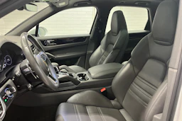 Valkoinen Porsche Cayenne 2021 kuva 19.