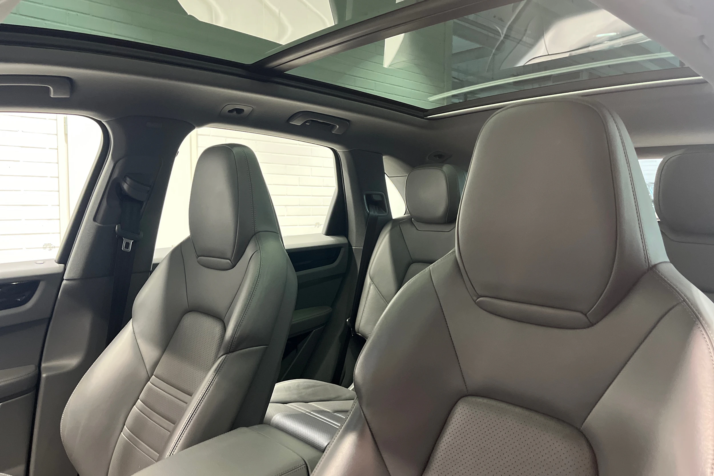 Valkoinen Porsche Cayenne 2021 kuva 20.