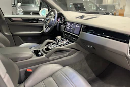 Valkoinen Porsche Cayenne 2021 kuva 21.