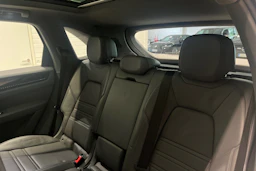 Valkoinen Porsche Cayenne 2021 kuva 22.