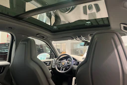 Valkoinen Porsche Cayenne 2021 kuva 23.