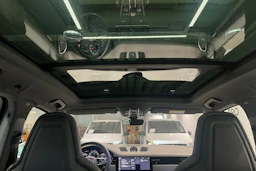 Valkoinen Porsche Cayenne 2021 kuva 24.