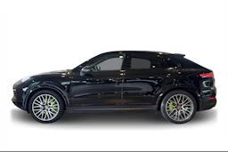 musta Porsche Cayenne 2021 kuva 5.