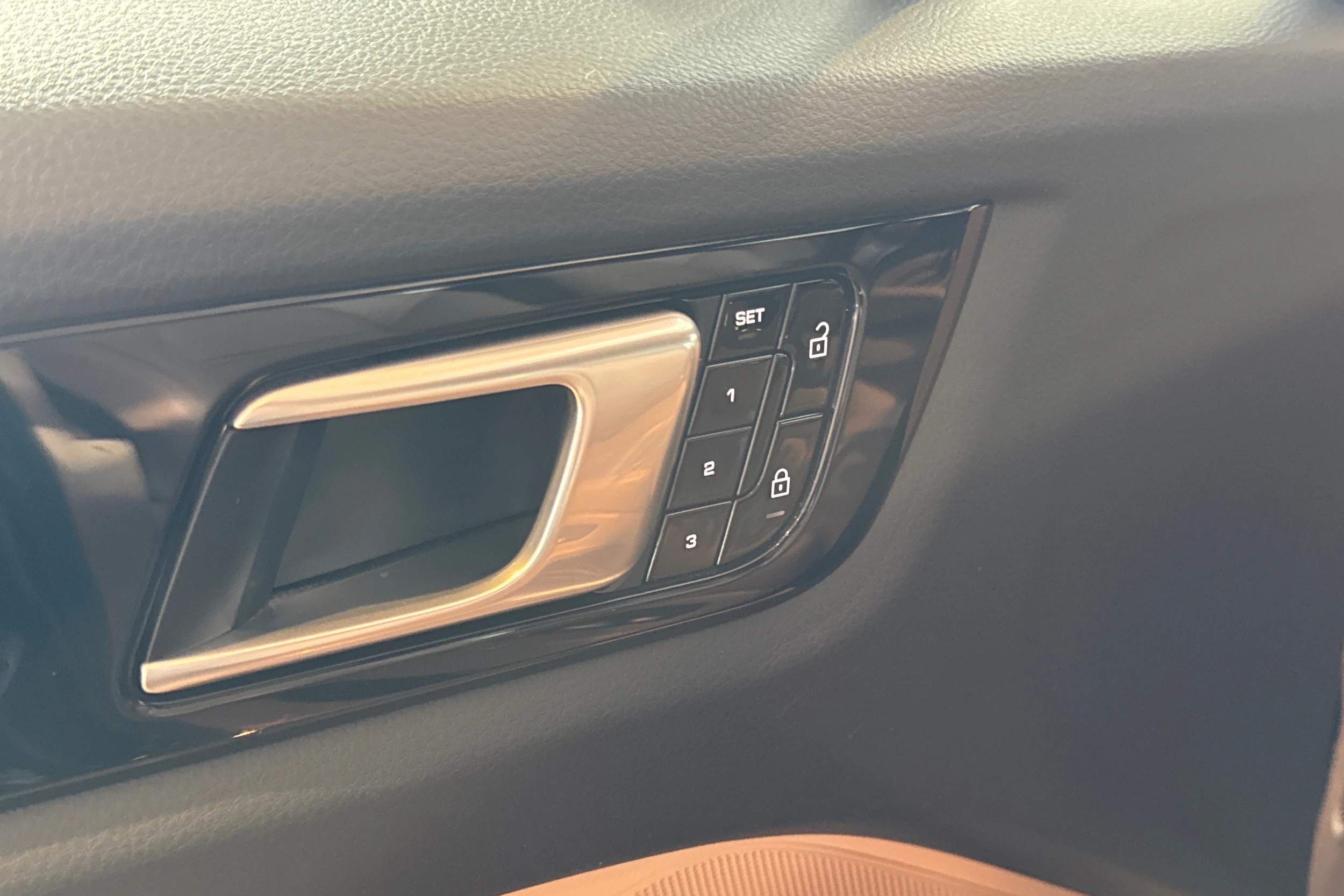 musta Porsche Cayenne 2021 kuva 10.
