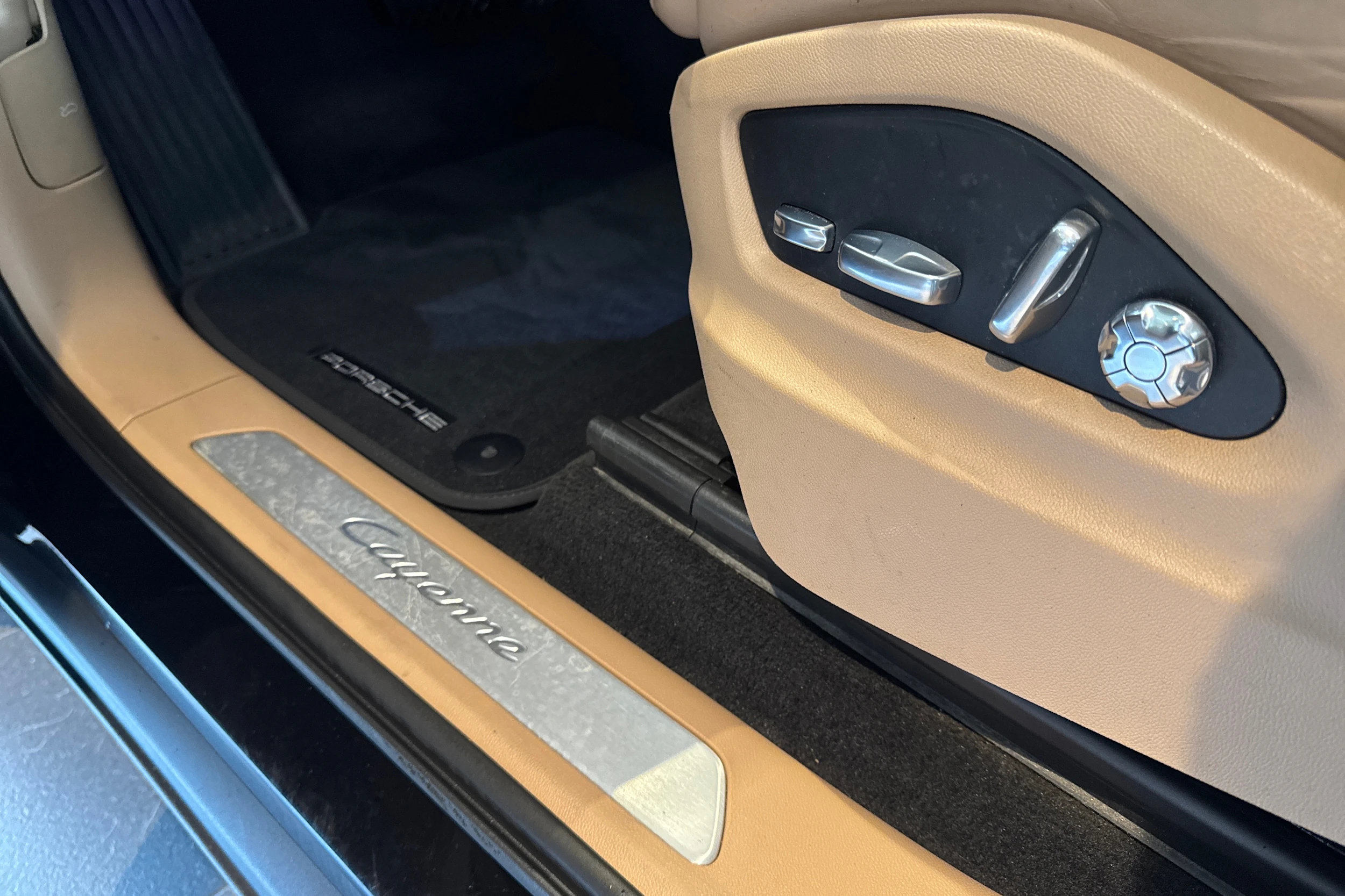 musta Porsche Cayenne 2021 kuva 11.