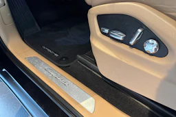 musta Porsche Cayenne 2021 kuva 11.