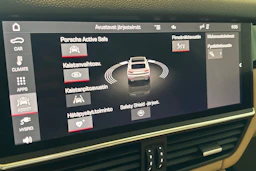 musta Porsche Cayenne 2021 kuva 14.