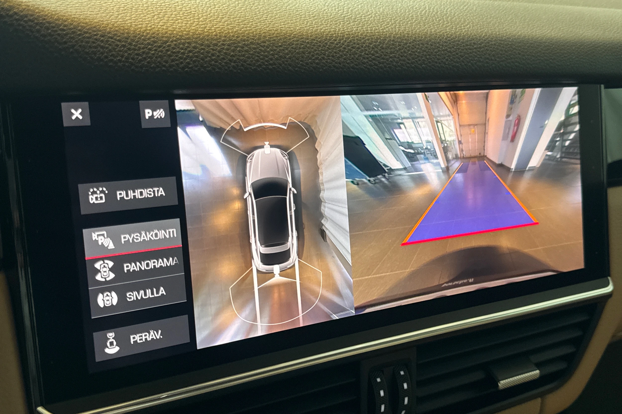 musta Porsche Cayenne 2021 kuva 17.