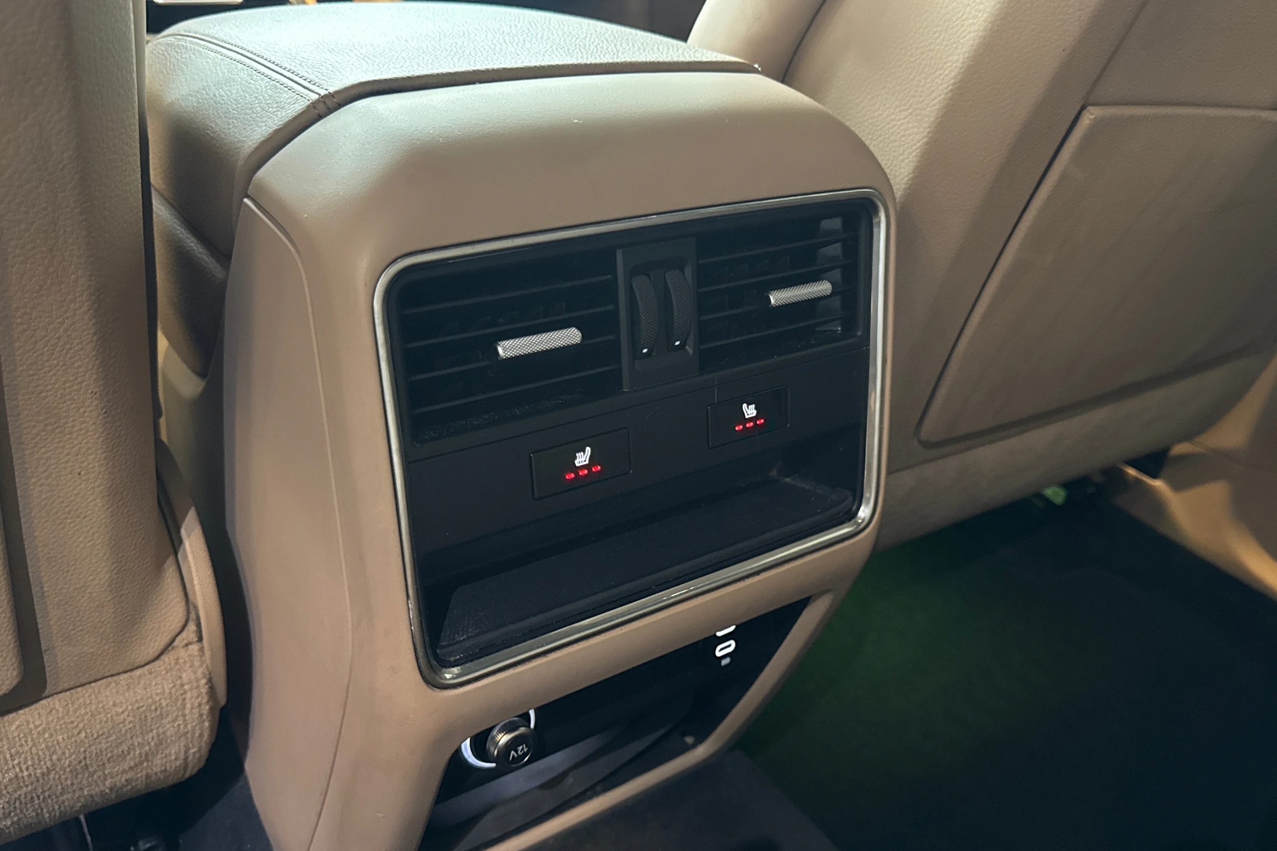 musta Porsche Cayenne 2021 kuva 18.