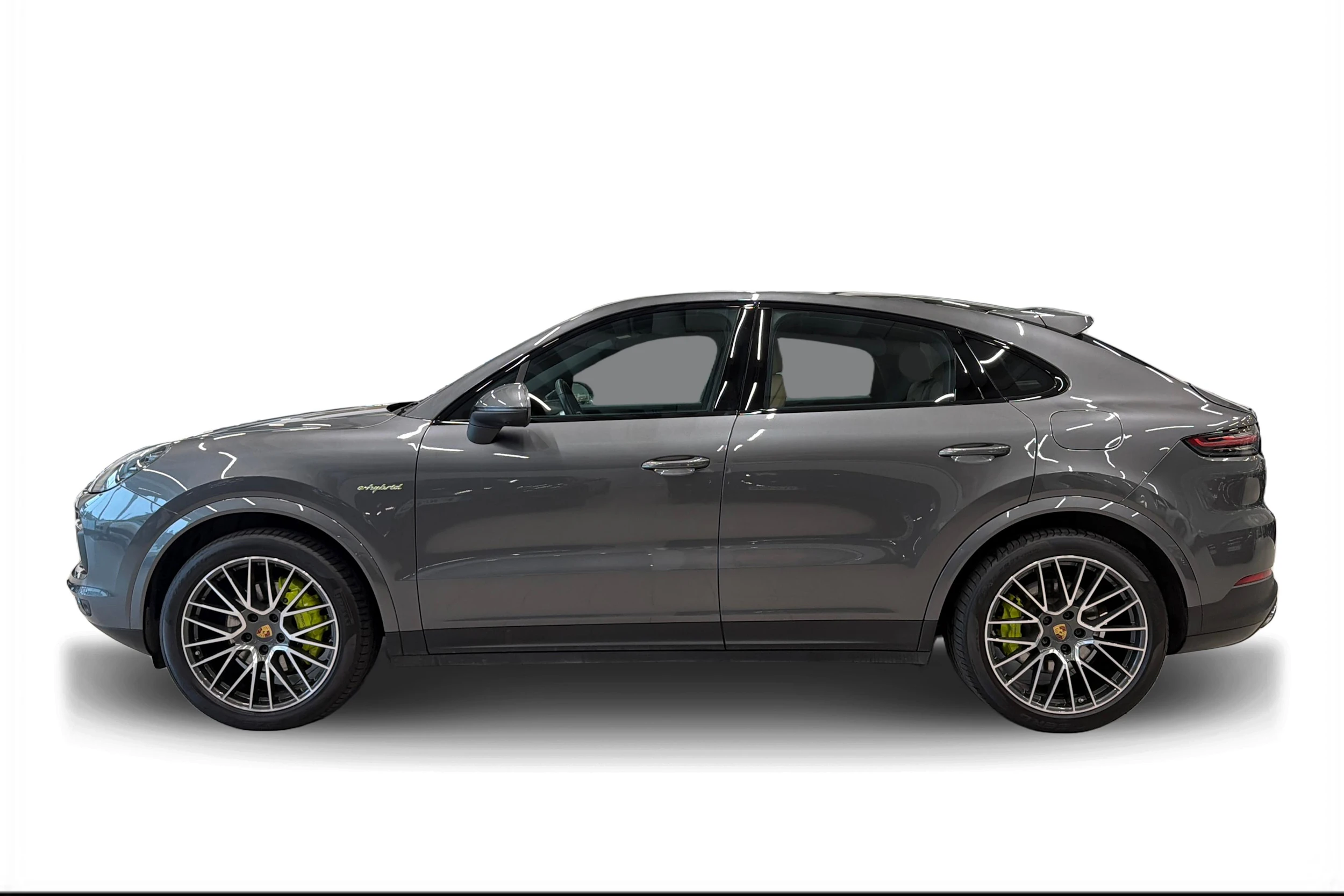 Harmaa Porsche Cayenne 2021 kuva 5.