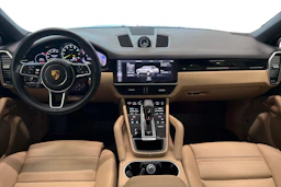 Harmaa Porsche Cayenne 2021 kuva 7.