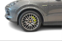 Harmaa Porsche Cayenne 2021 kuva 8.