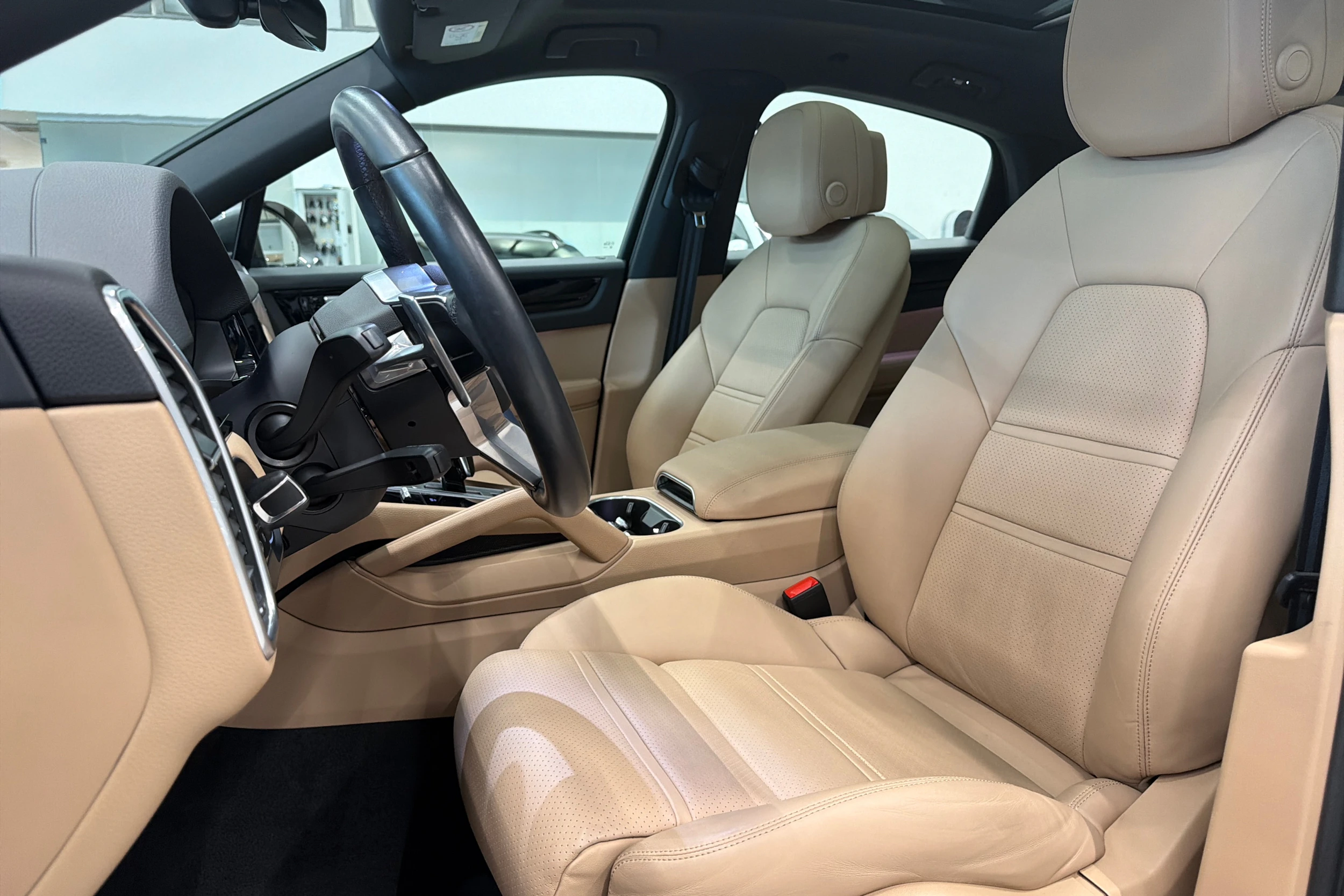 Harmaa Porsche Cayenne 2021 kuva 9.