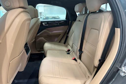 Harmaa Porsche Cayenne 2021 kuva 10.