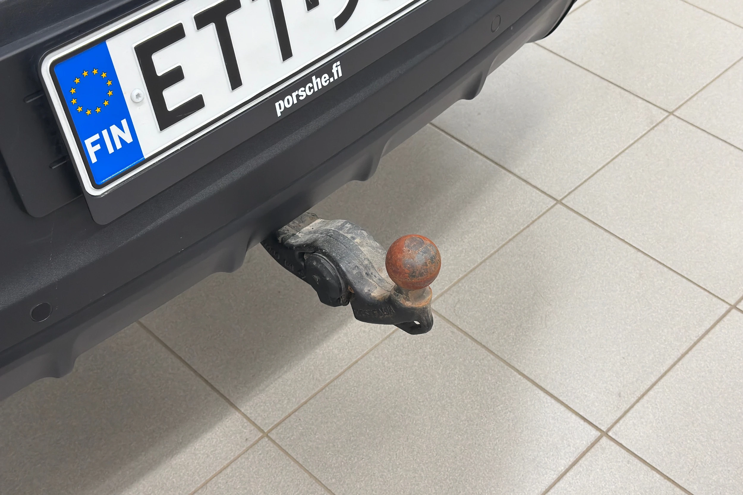 Harmaa Porsche Cayenne 2021 kuva 13.