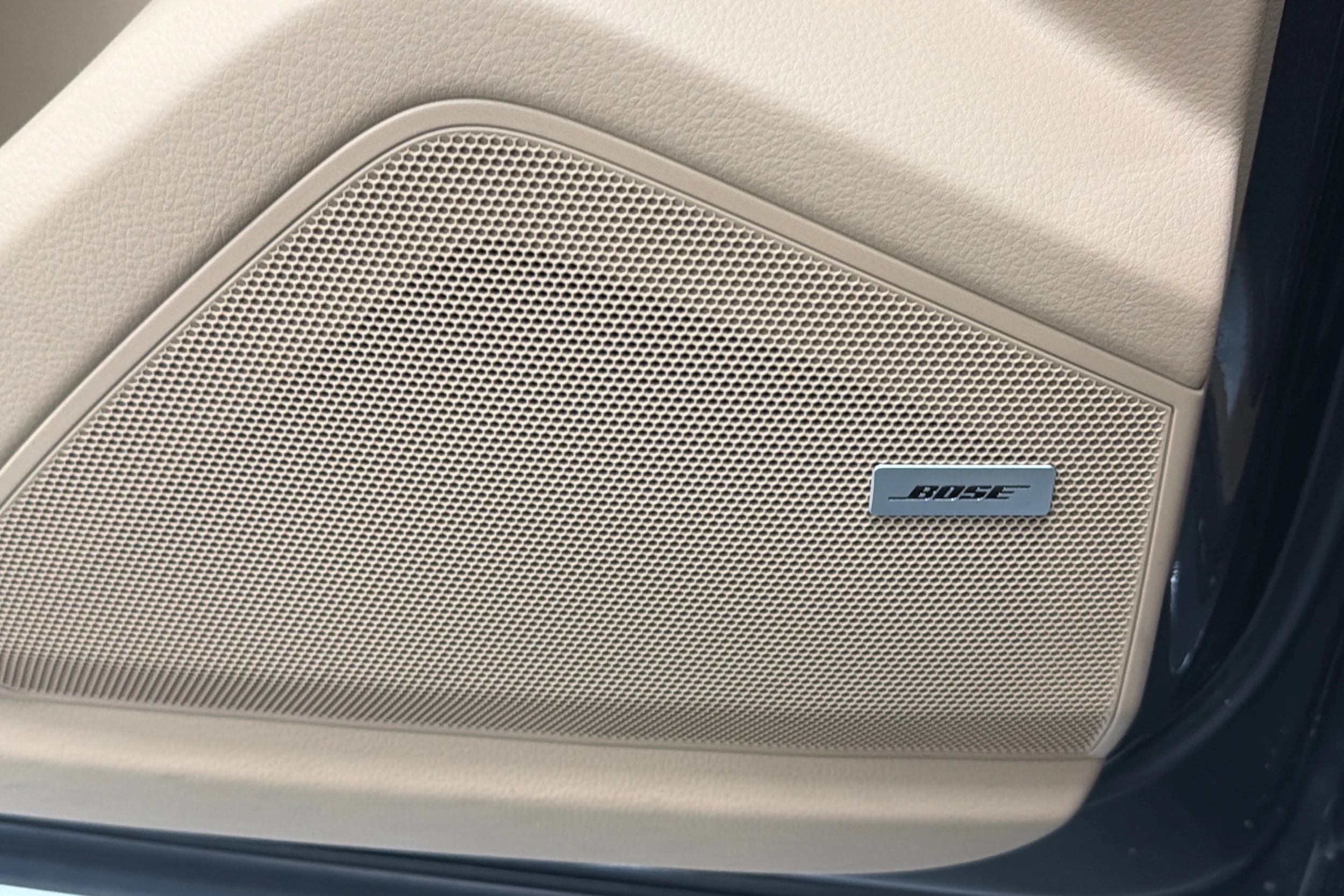 Harmaa Porsche Cayenne 2021 kuva 18.