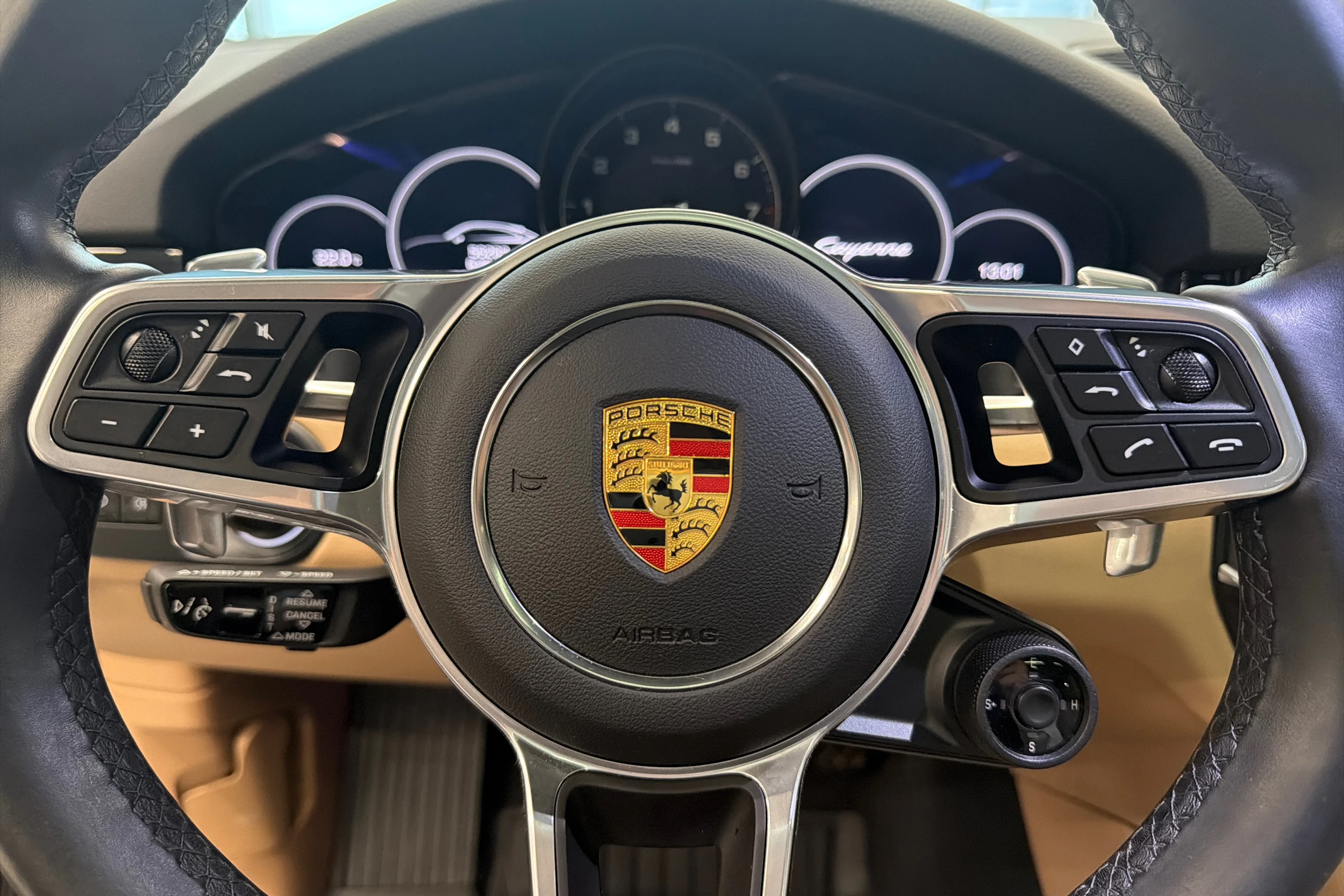 Harmaa Porsche Cayenne 2021 kuva 20.