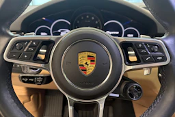 Harmaa Porsche Cayenne 2021 kuva 20.