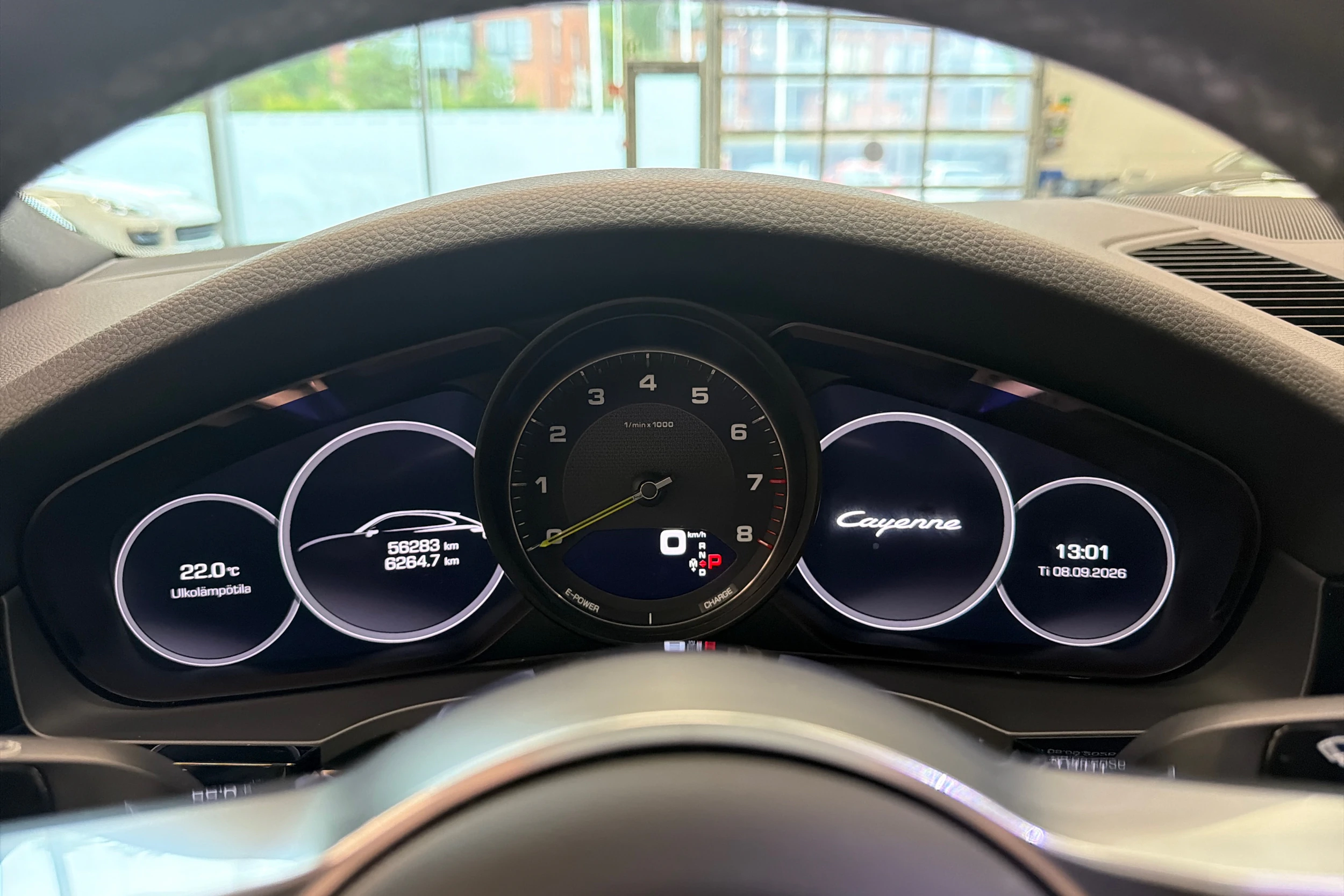 Harmaa Porsche Cayenne 2021 kuva 22.