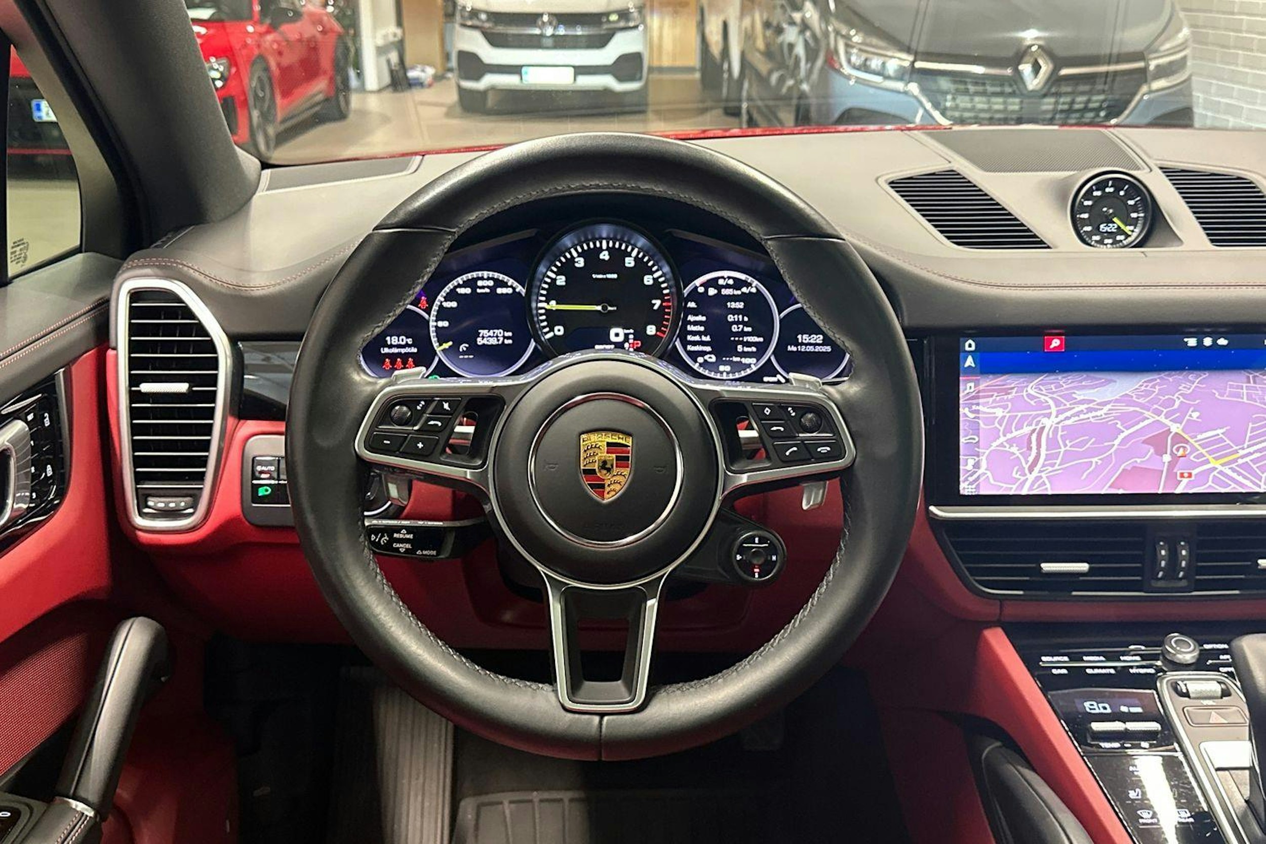 punainen Porsche Cayenne 2021 kuva 10.