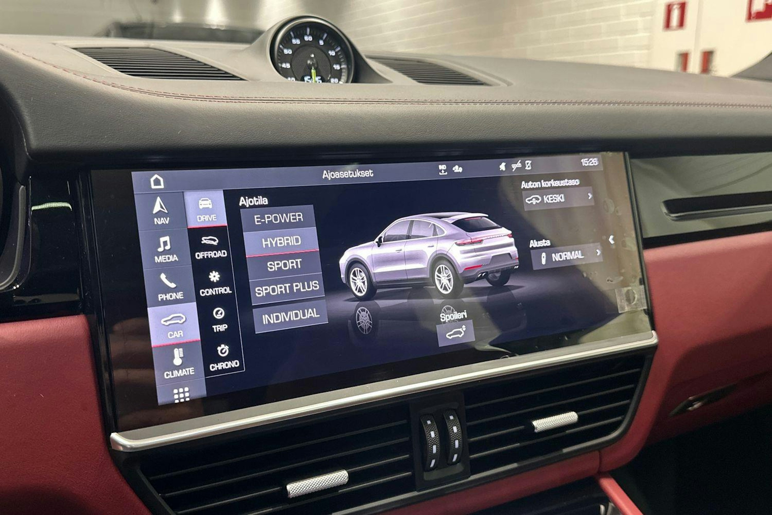 punainen Porsche Cayenne 2021 kuva 23.