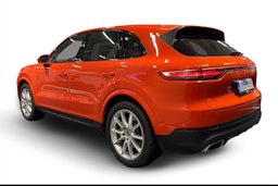 met. Oranssi Porsche Cayenne 2021 kuva 2.