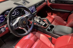 met. Oranssi Porsche Cayenne 2021 kuva 6.