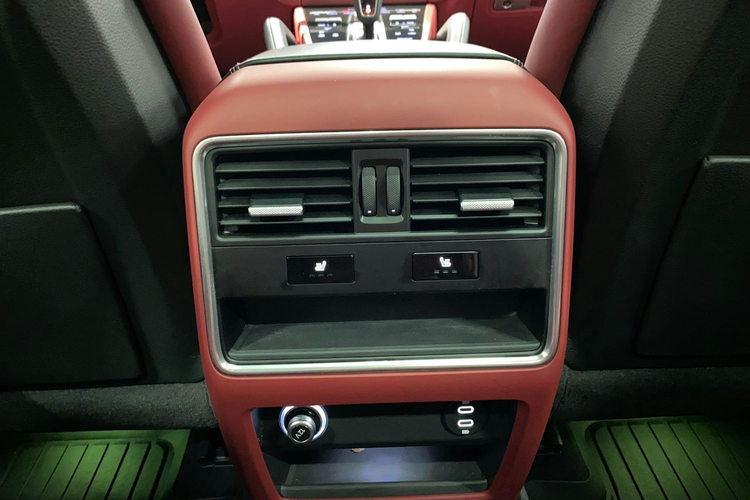 met. Oranssi Porsche Cayenne 2021 kuva 11.