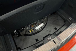 met. Oranssi Porsche Cayenne 2021 kuva 13.