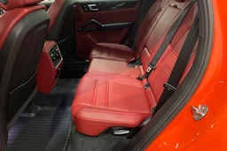 met. Oranssi Porsche Cayenne 2021 kuva 14.