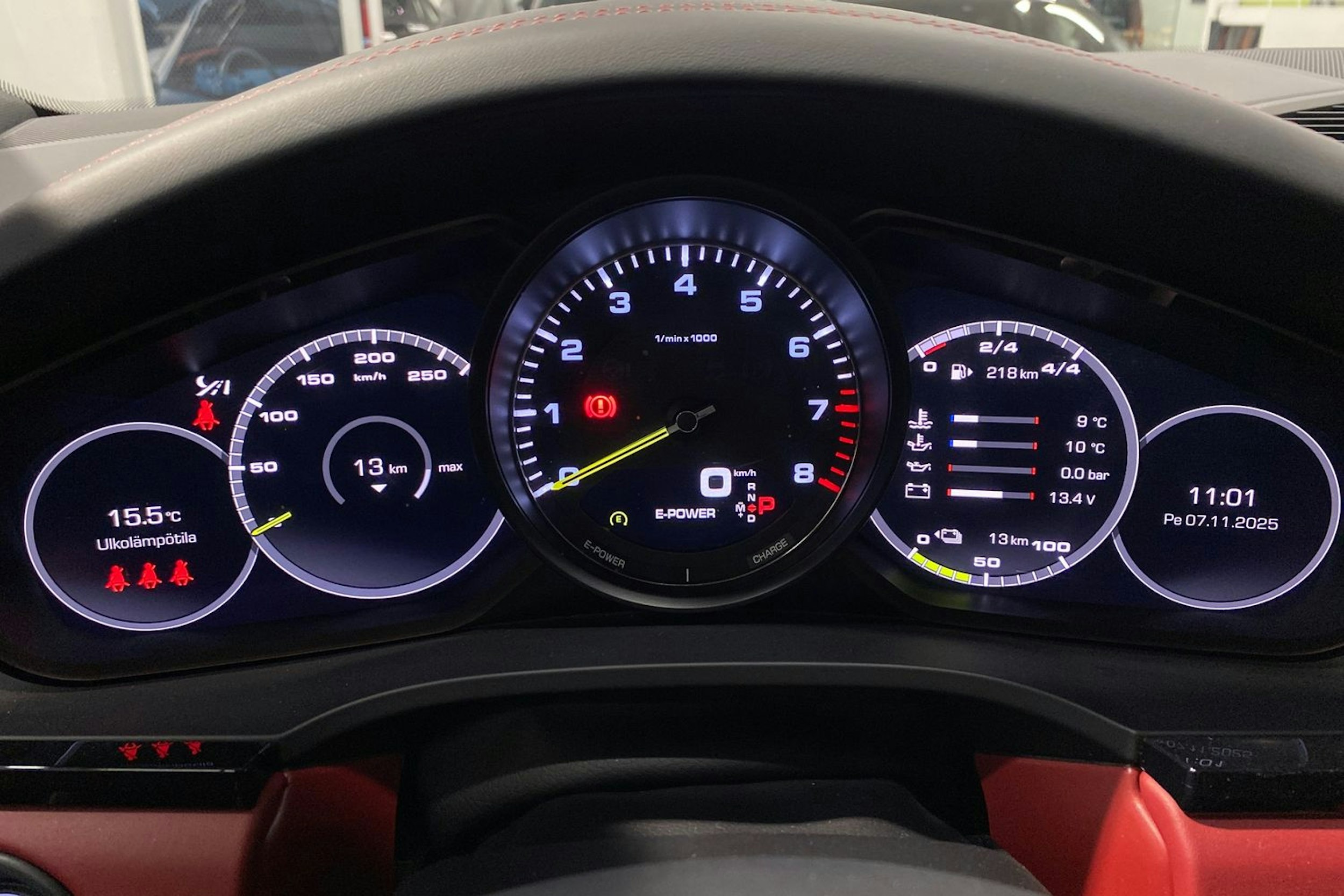 met. Oranssi Porsche Cayenne 2021 kuva 18.