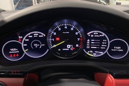 met. Oranssi Porsche Cayenne 2021 kuva 18.