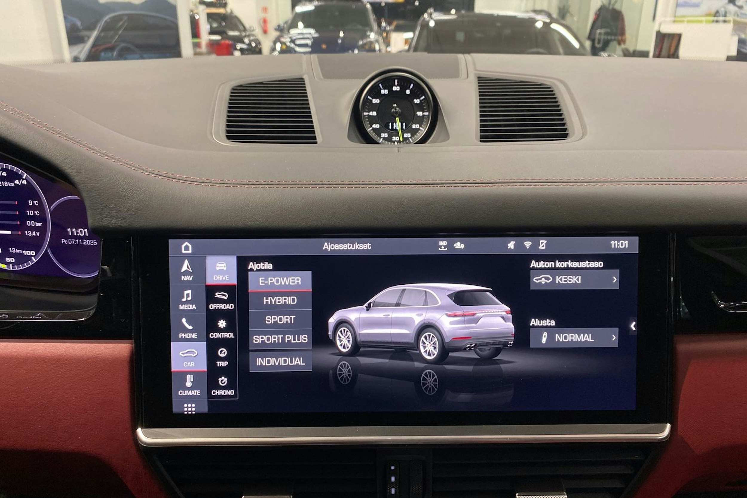 met. Oranssi Porsche Cayenne 2021 kuva 19.