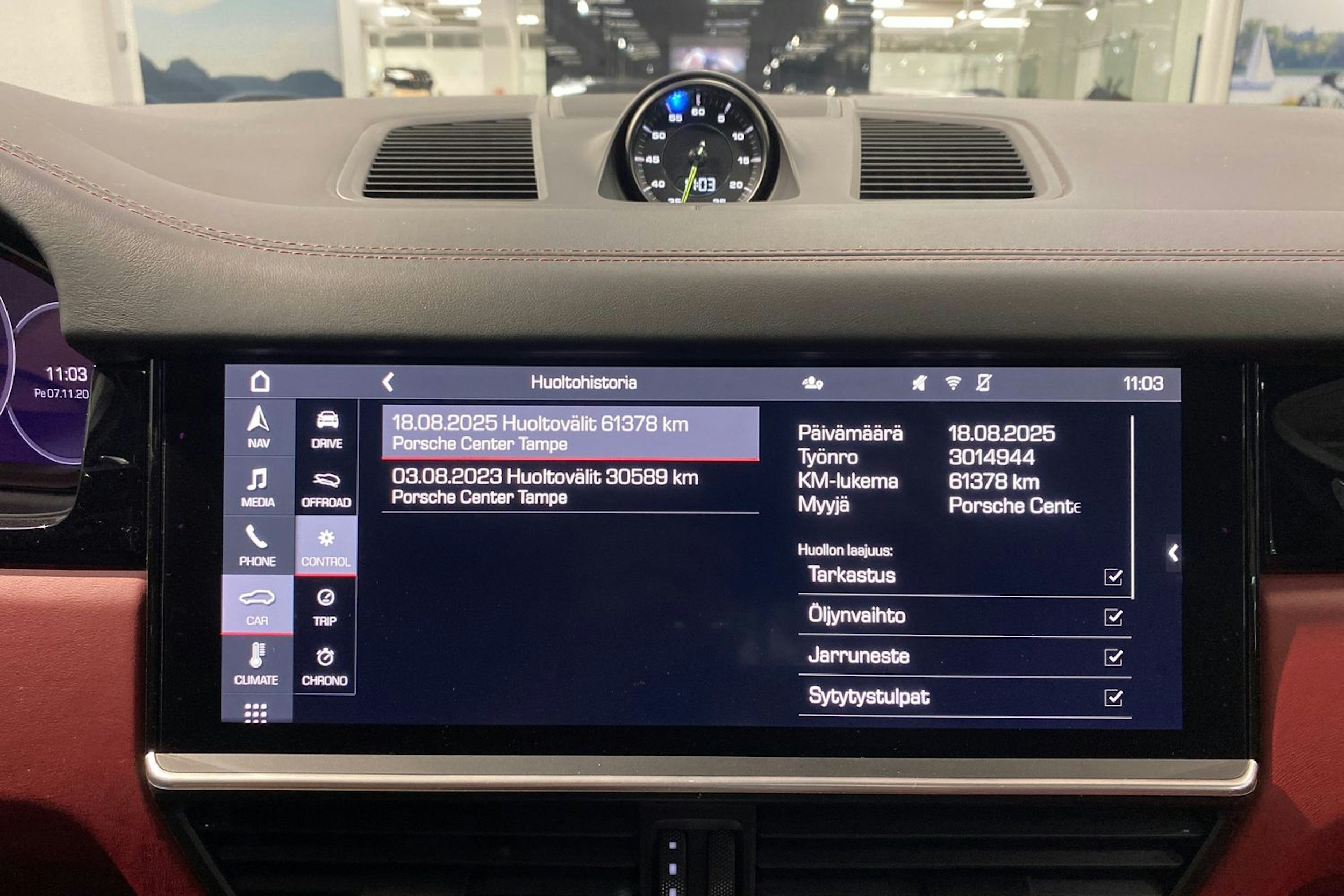 met. Oranssi Porsche Cayenne 2021 kuva 21.