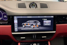met. Oranssi Porsche Cayenne 2021 kuva 23.